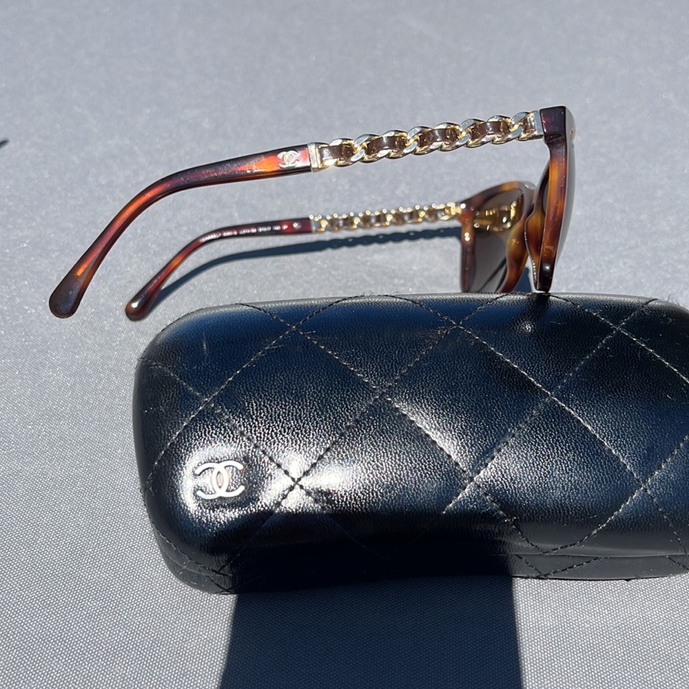 Chanel made in Italy beautiful sunglasses - Picture 2 of 9